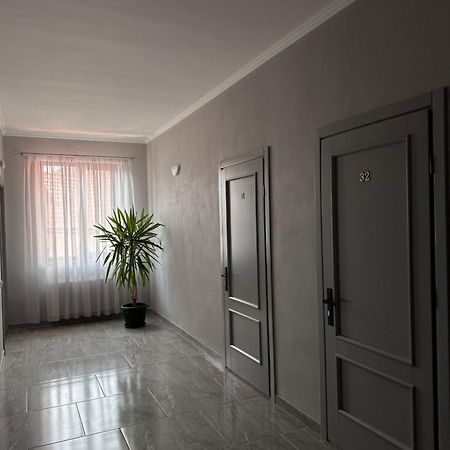 Maestro Hotel Ostroh Bagian luar foto