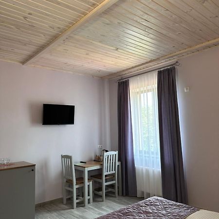 Maestro Hotel Ostroh Bagian luar foto