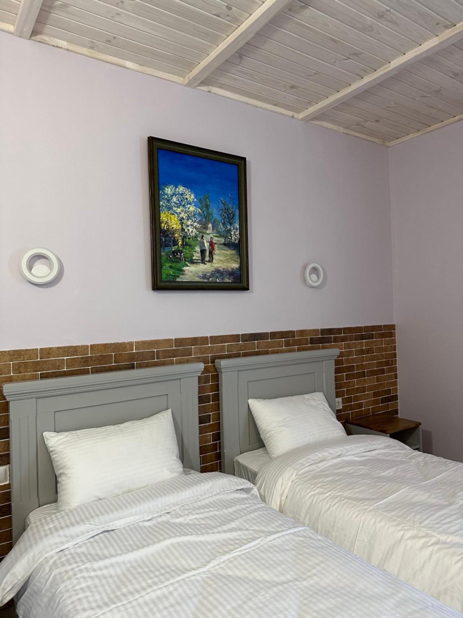 Maestro Hotel Ostroh Bagian luar foto