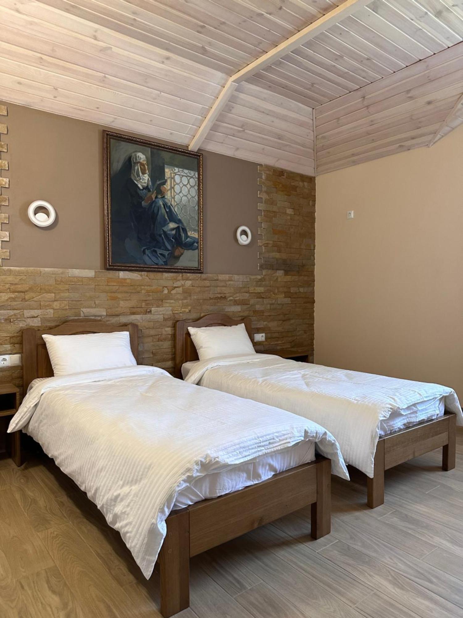 Maestro Hotel Ostroh Bagian luar foto