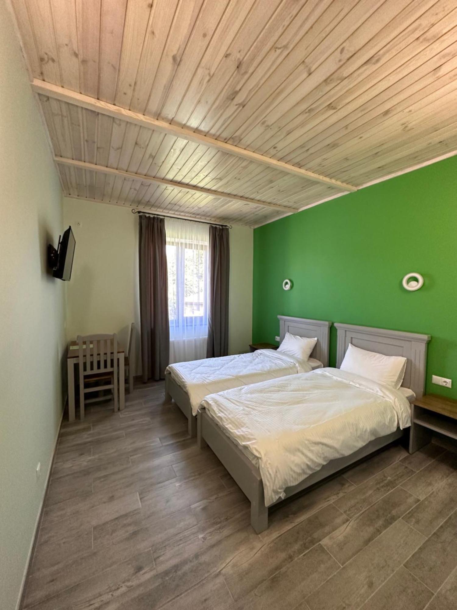 Maestro Hotel Ostroh Bagian luar foto