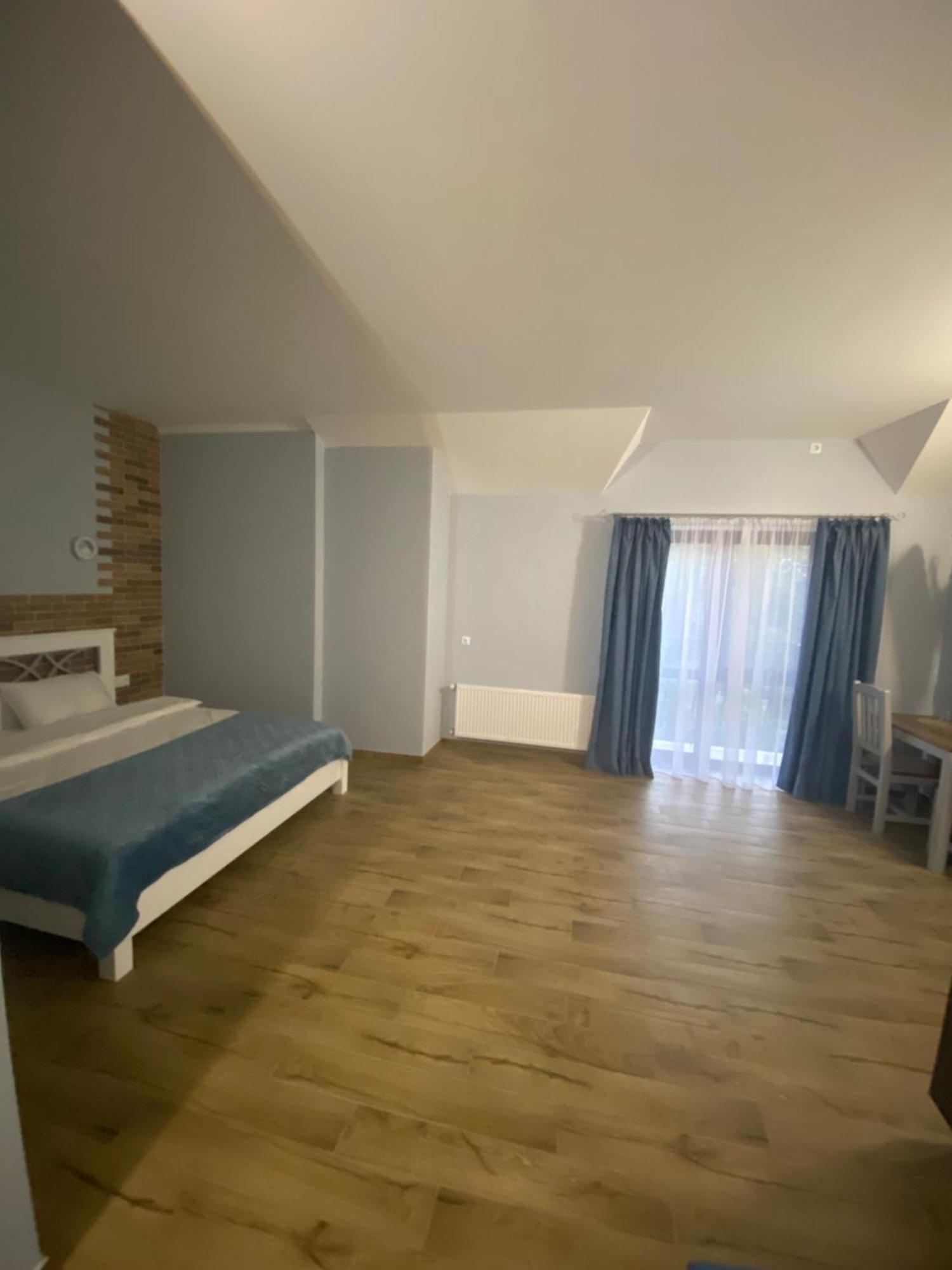 Maestro Hotel Ostroh Bagian luar foto