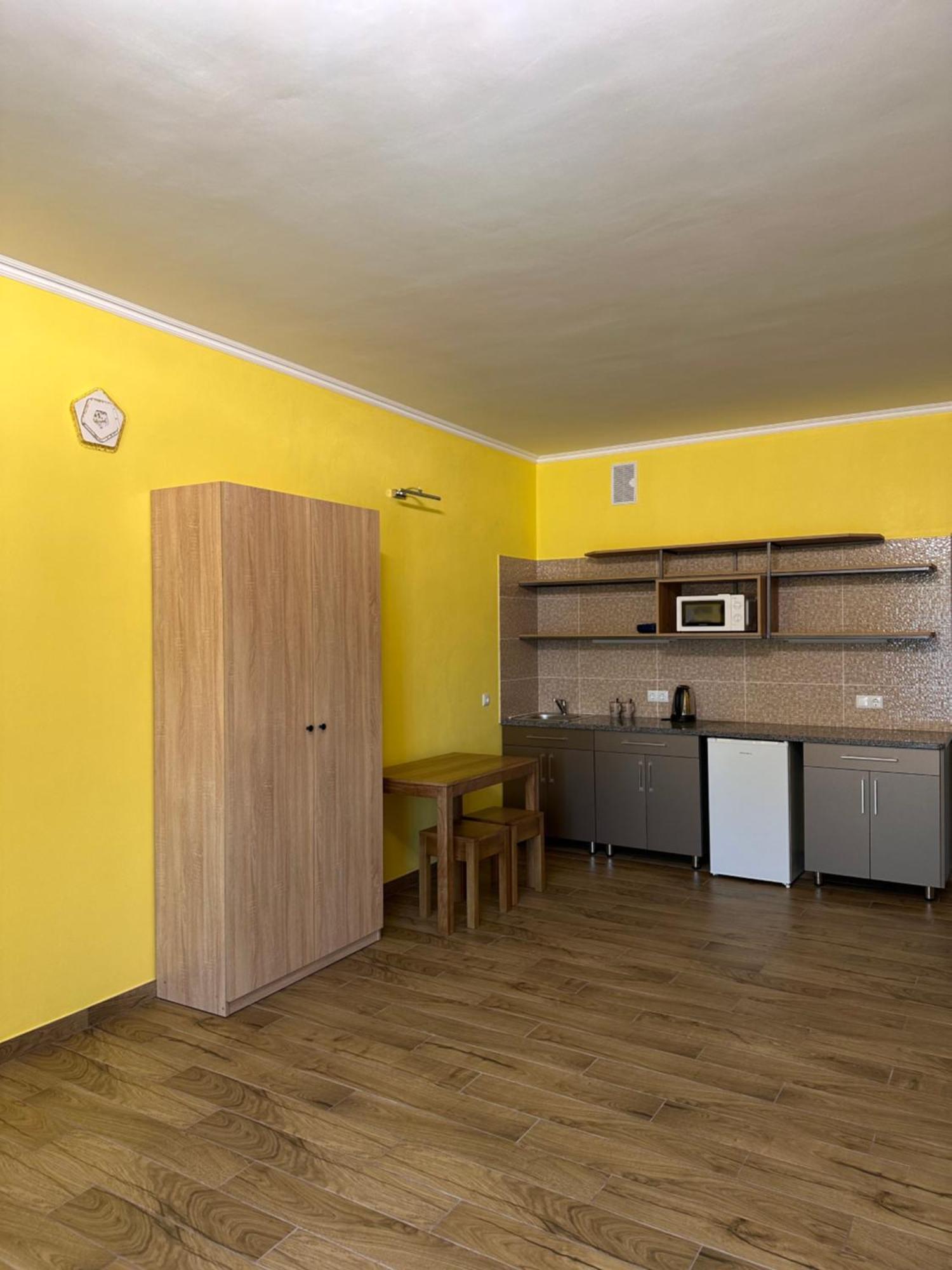 Maestro Hotel Ostroh Bagian luar foto