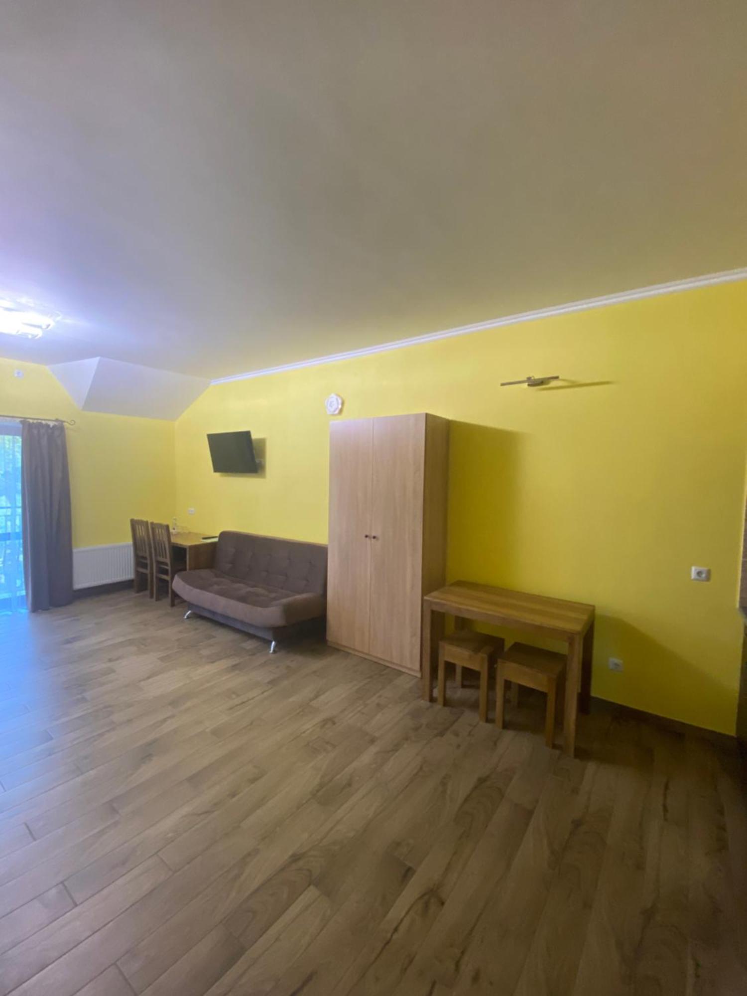 Maestro Hotel Ostroh Bagian luar foto