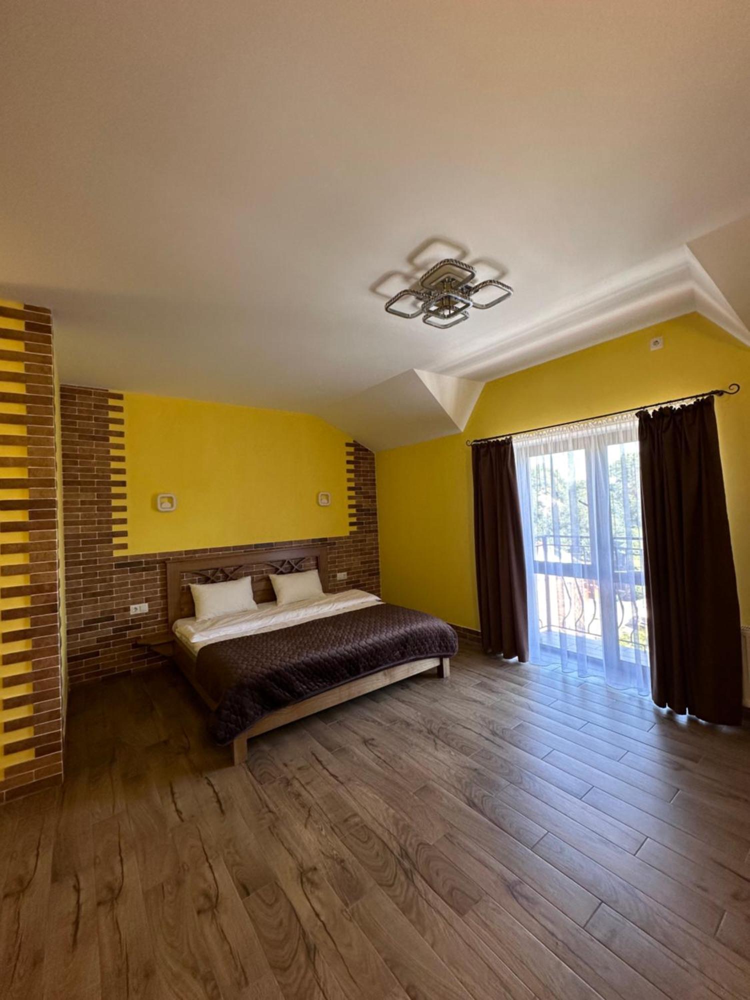 Maestro Hotel Ostroh Bagian luar foto