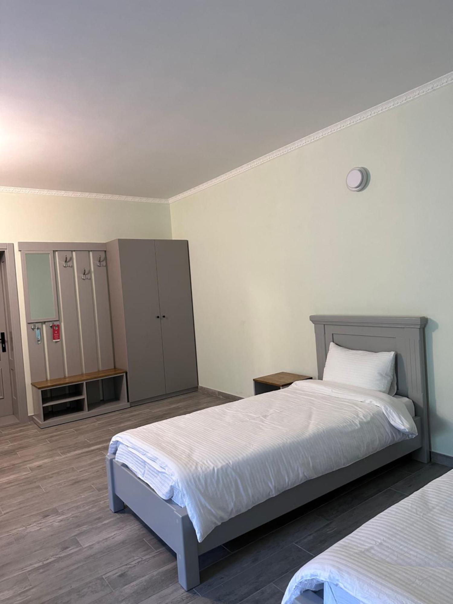 Maestro Hotel Ostroh Bagian luar foto