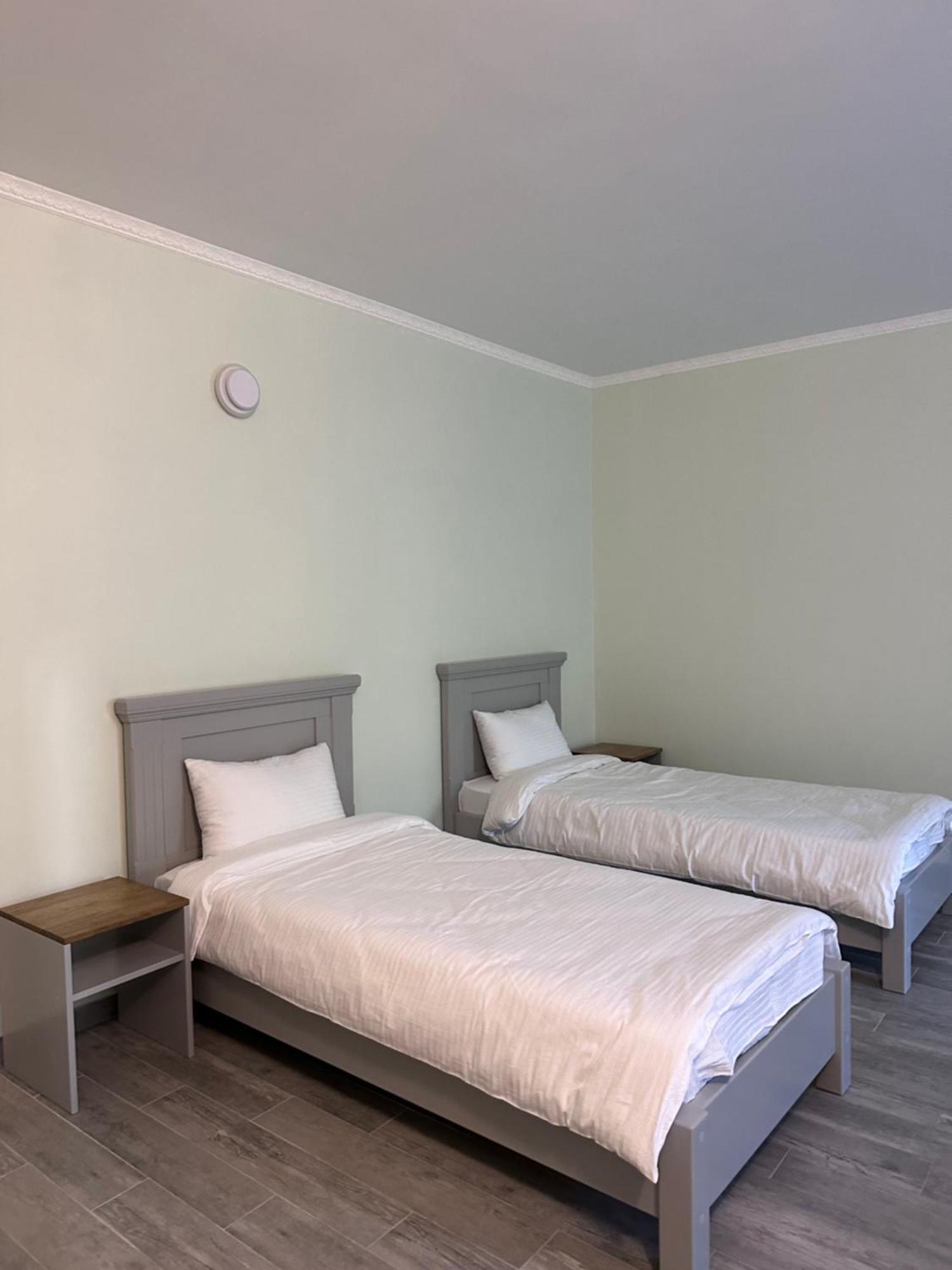 Maestro Hotel Ostroh Bagian luar foto