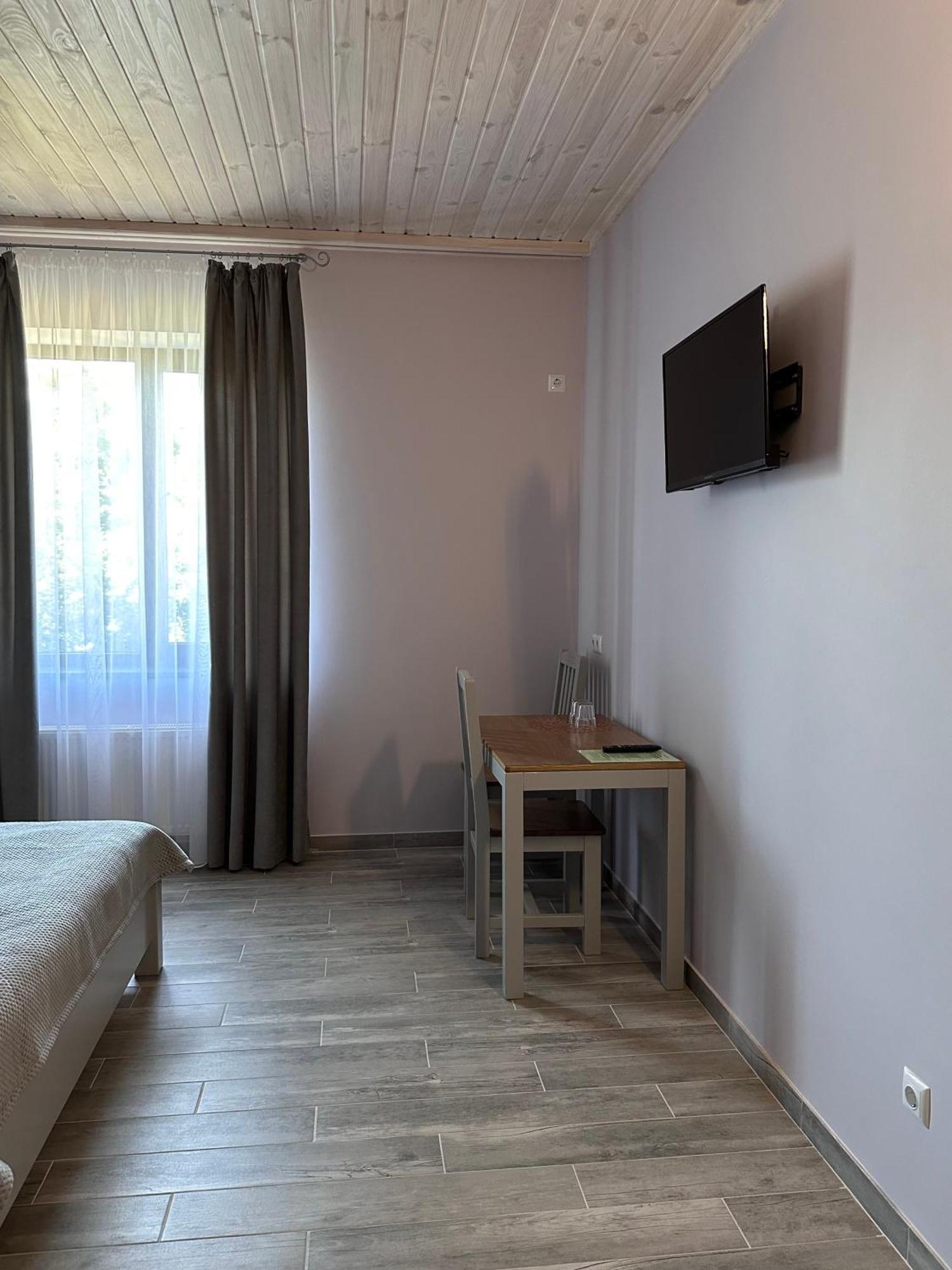 Maestro Hotel Ostroh Bagian luar foto