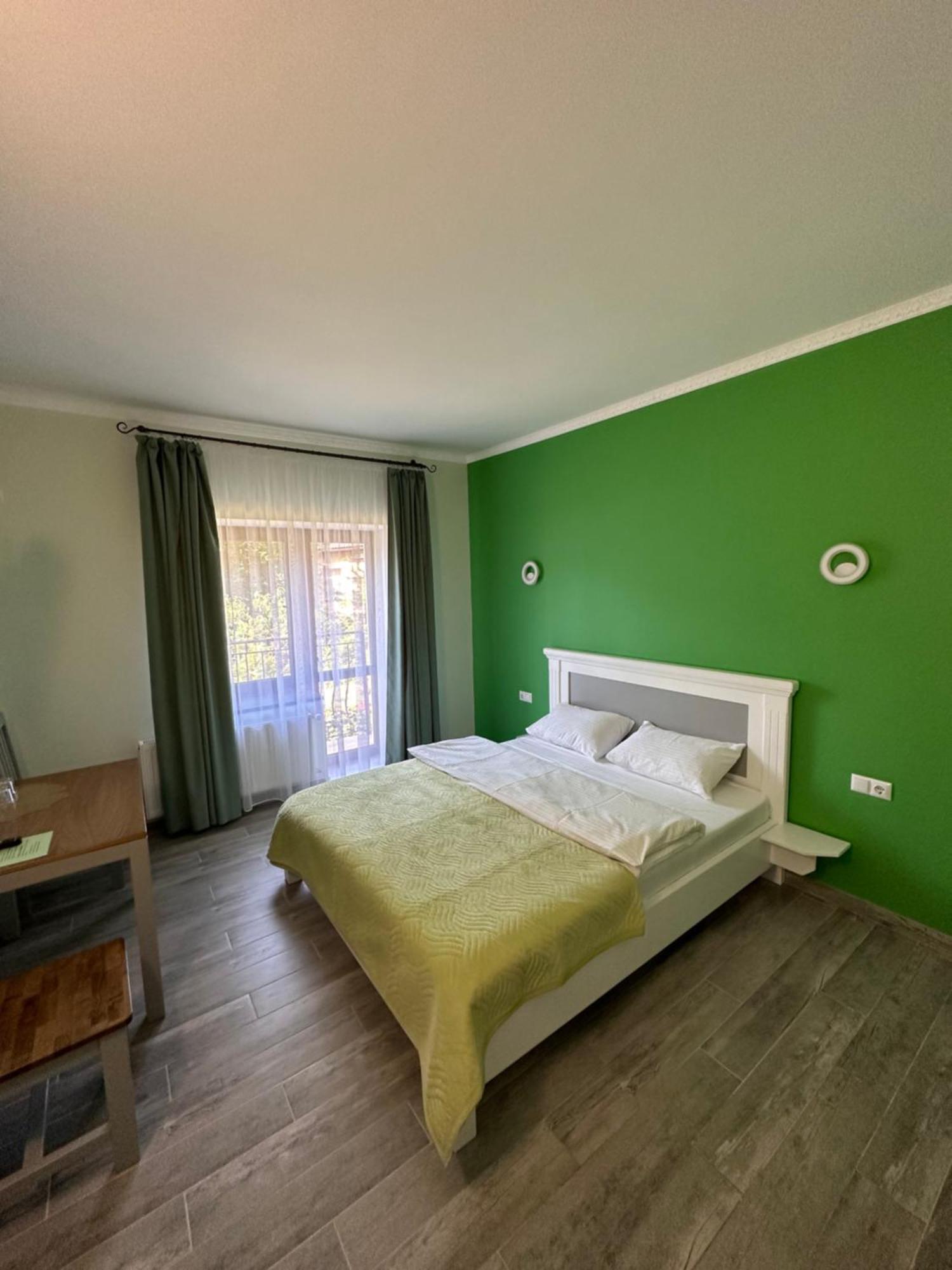 Maestro Hotel Ostroh Bagian luar foto
