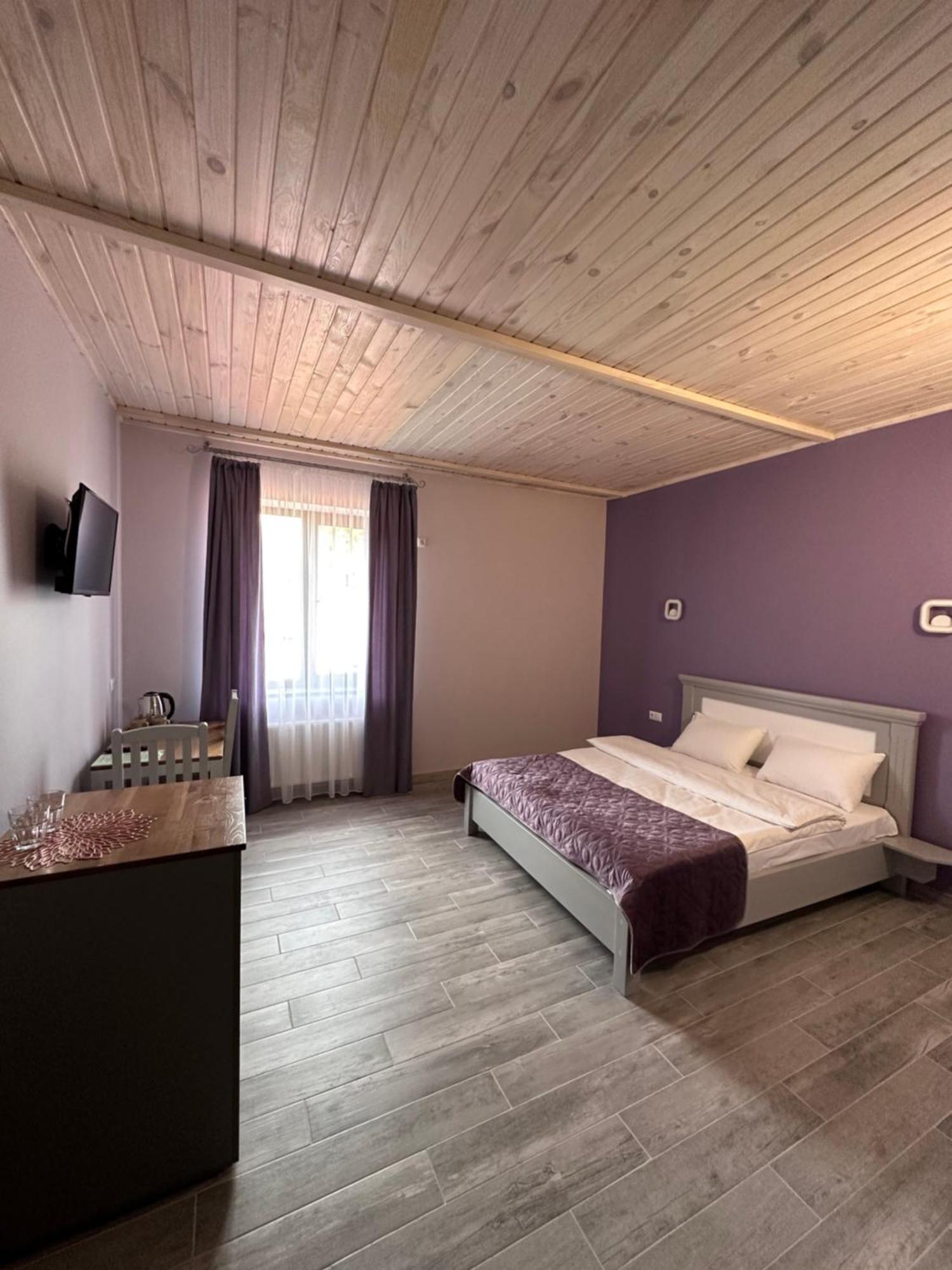 Maestro Hotel Ostroh Bagian luar foto