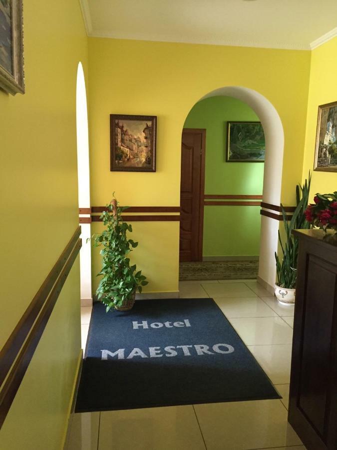 Maestro Hotel Ostroh Bagian luar foto