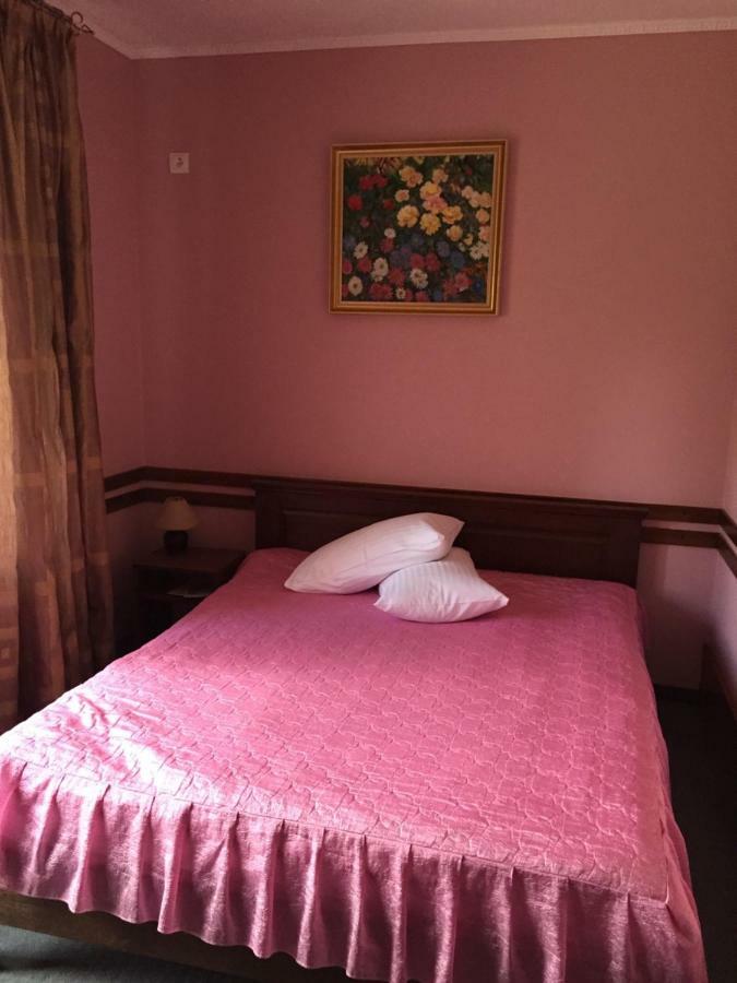 Maestro Hotel Ostroh Bagian luar foto