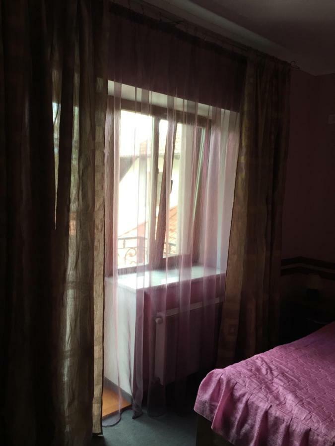 Maestro Hotel Ostroh Bagian luar foto